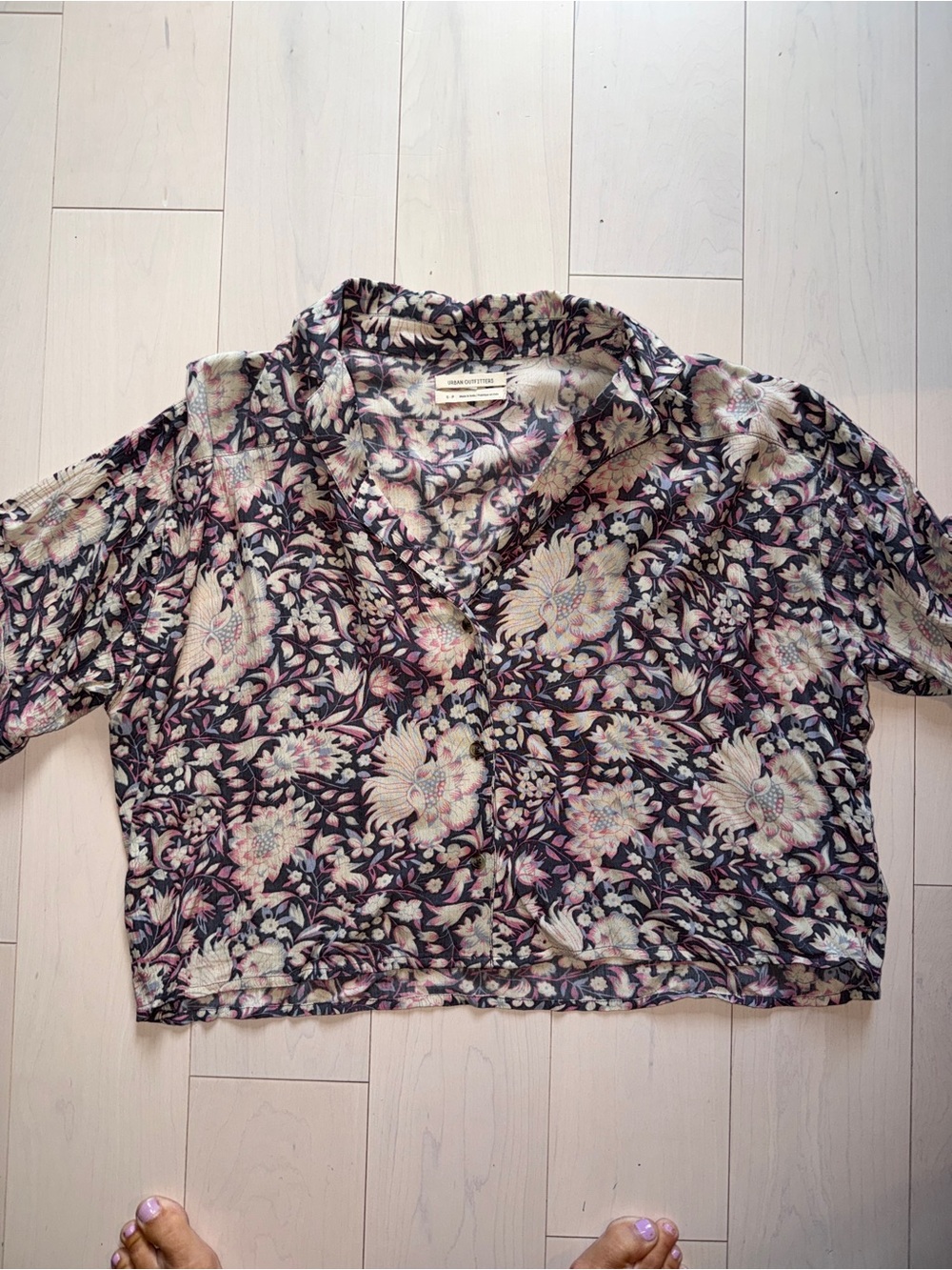 UO Floral Button-Front Crop Top in Cream